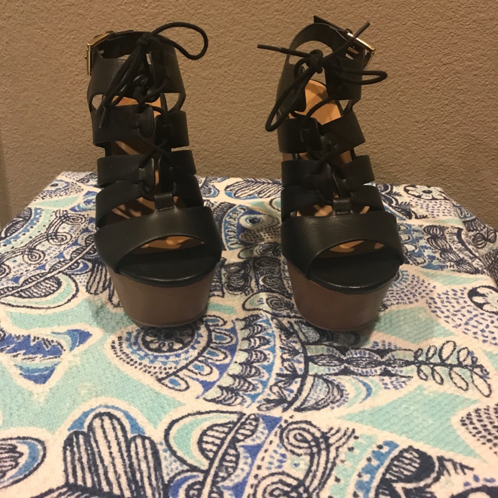 Black Wedges